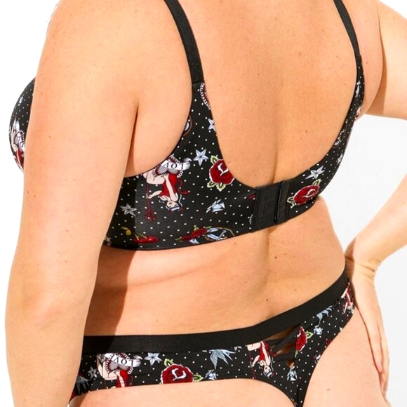 ♥️NWT VINTAGE TORRID THONG PANTY - LOVERS TATTOO HEART PINUP PRINT - PLUS SIZE - Picture 3 of 14